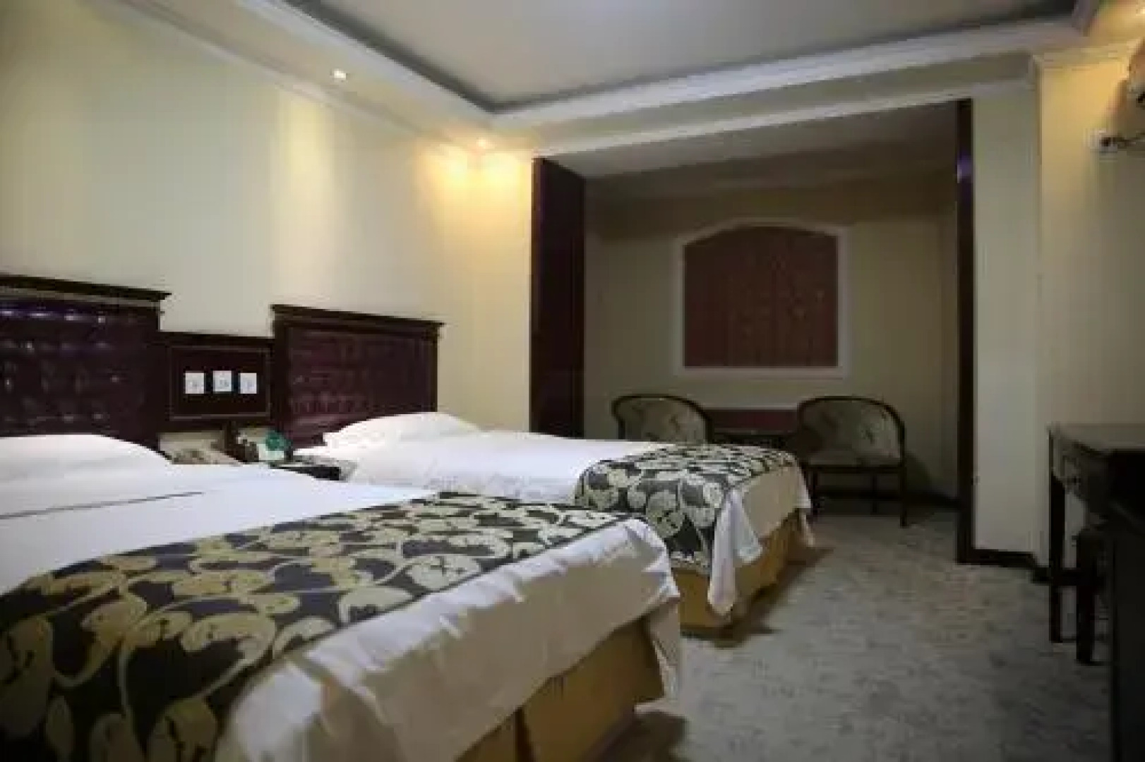 Dunhua Eastern Business Hotel