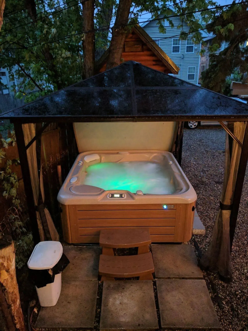 The Wayfaring Buckeye Hostel