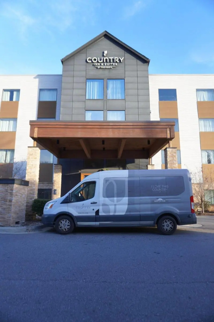 Country Inn & Suites by Radisson Asheville River Arts District