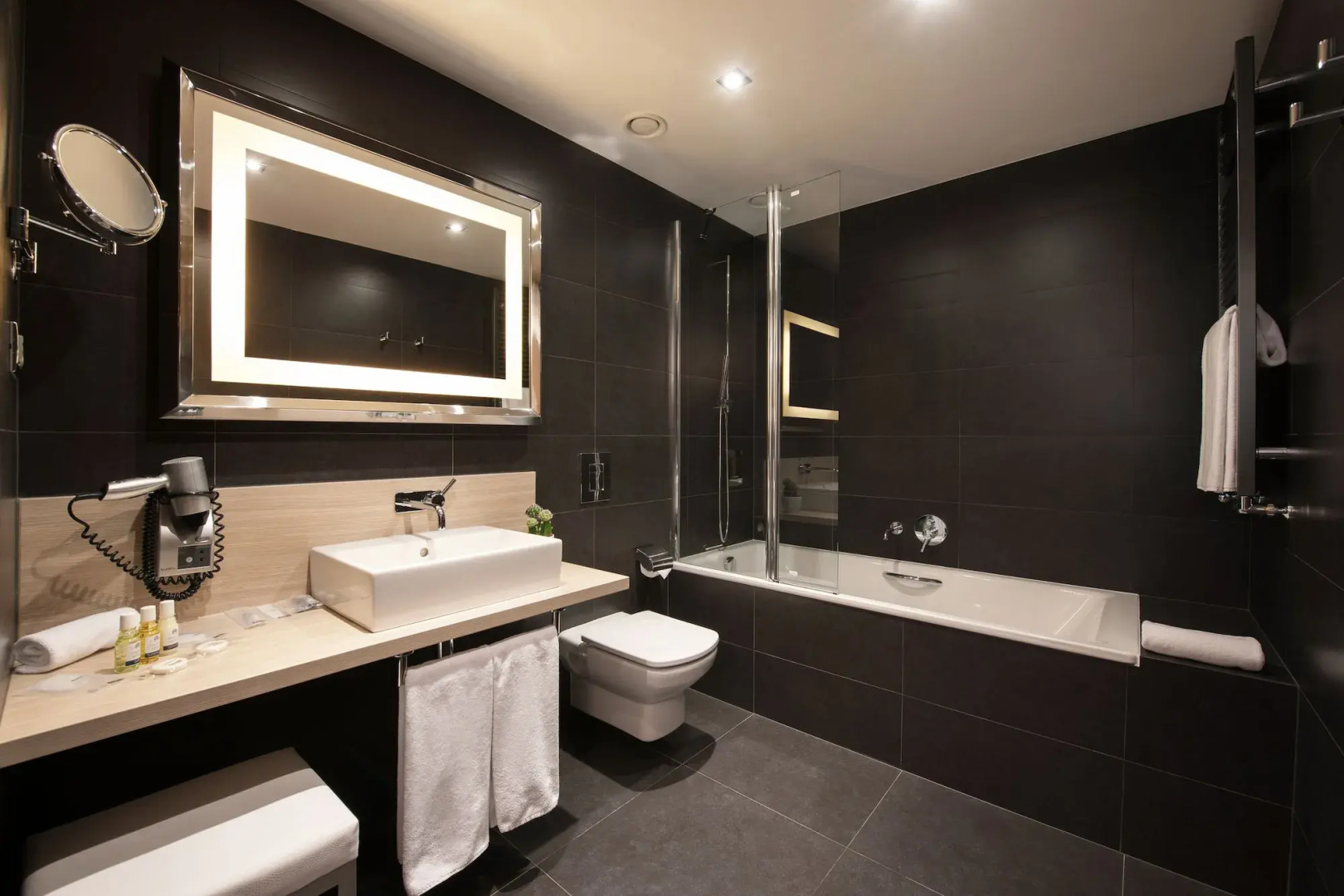 Отель Occidental Praha Five