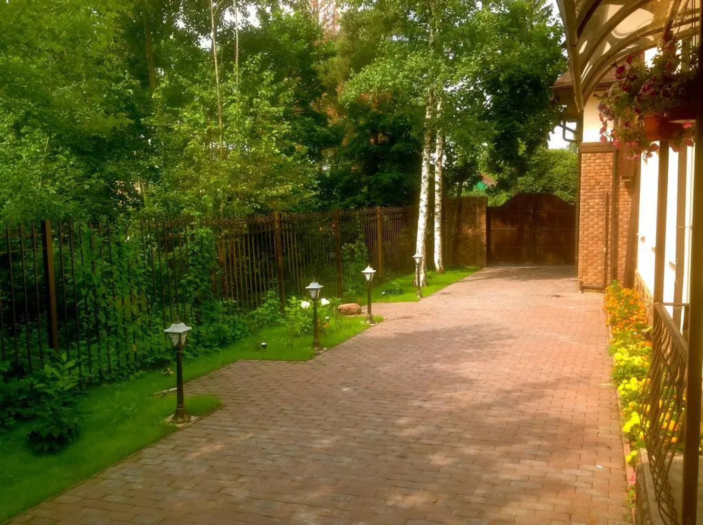 Отель Андол