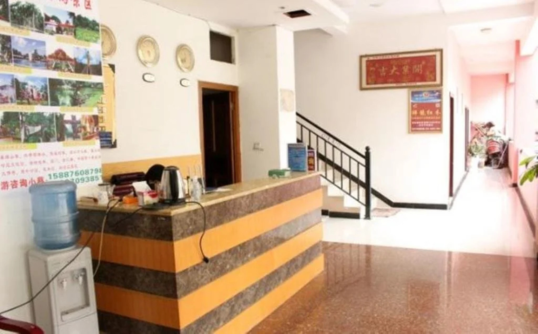 Jinghong Yuerongzhuang Hotel