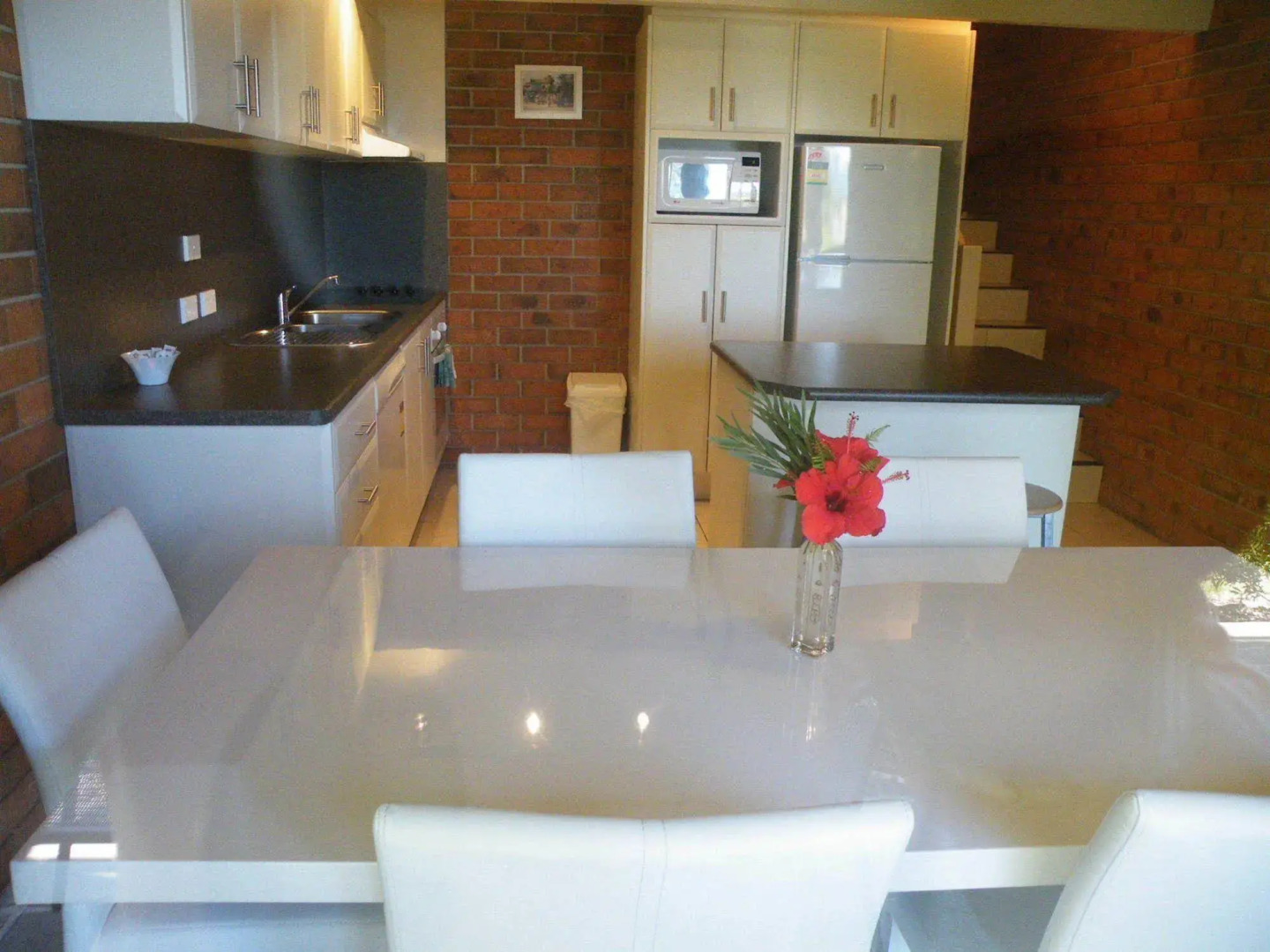 Pacific Heights Holiday Apartments and Munn’s Tower House