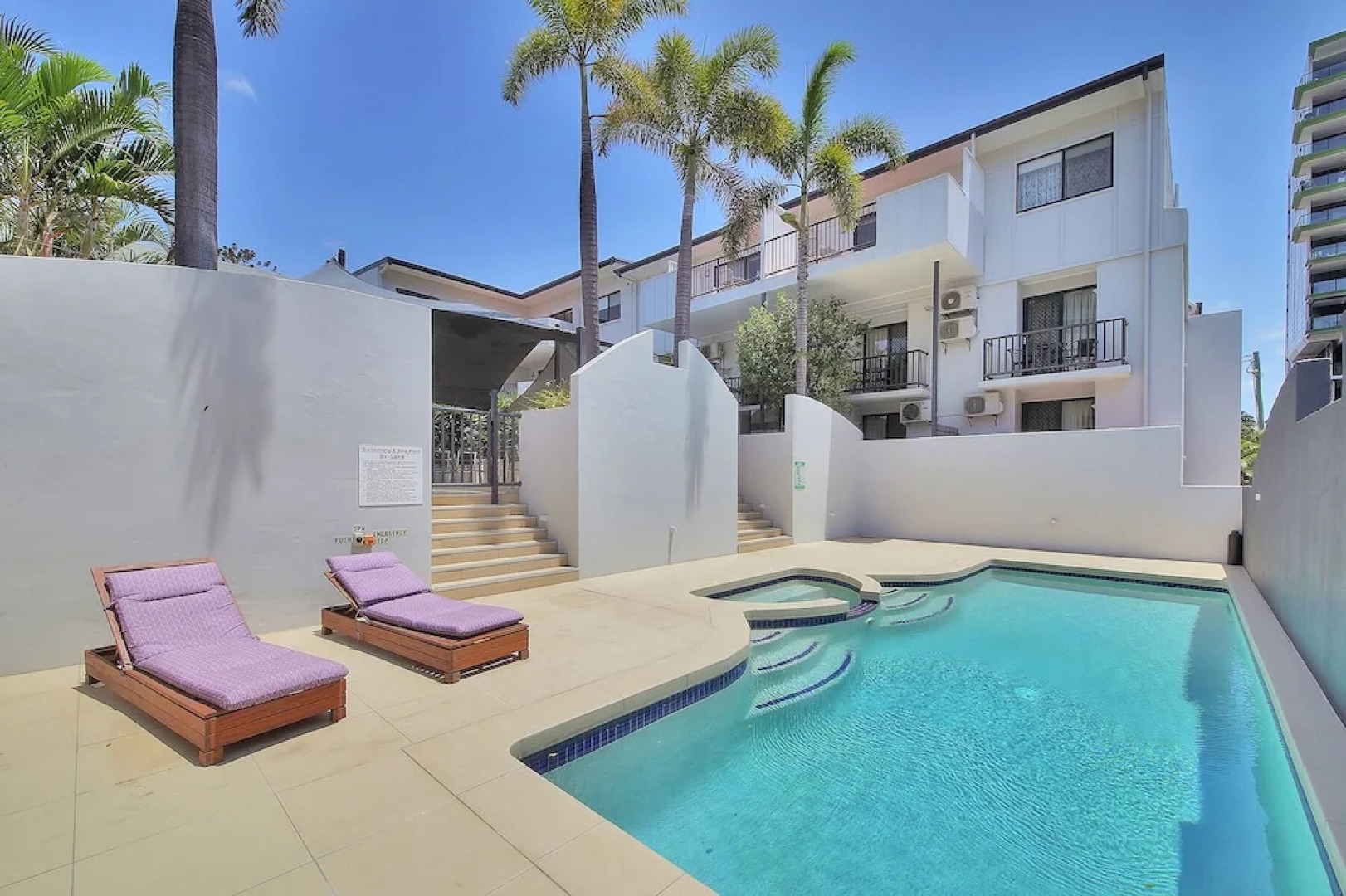 Airtrip Apartment on Russell St