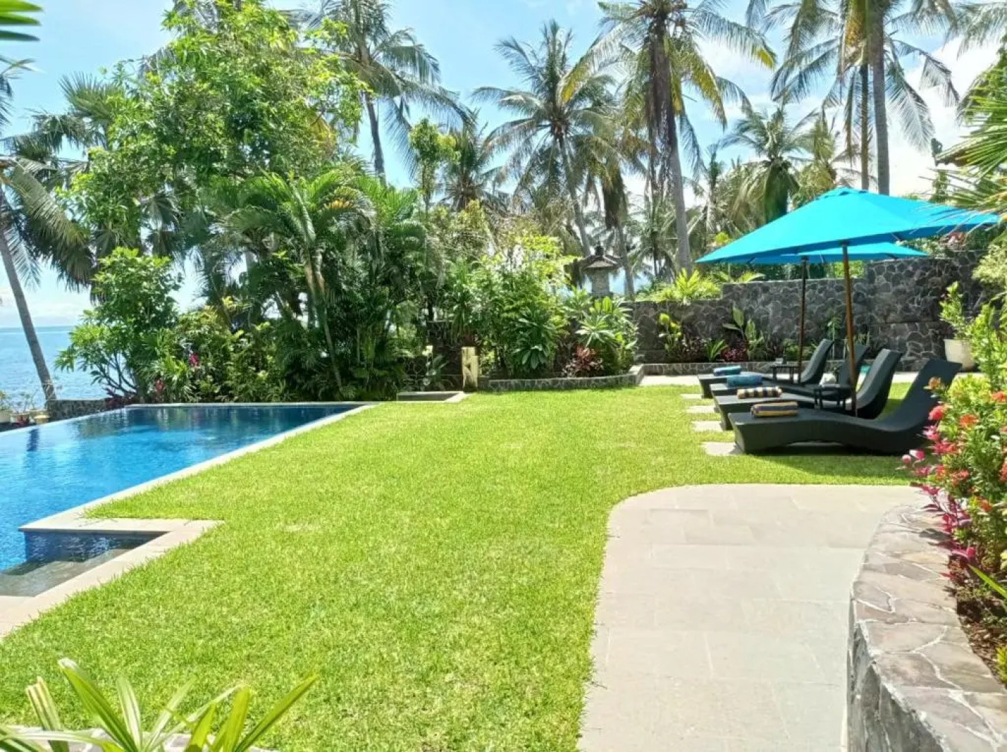 Lali Jiwa - Absolute Beachfront, Private 3BR Villa with Private Pool on 1200m2 of Tropical Land
