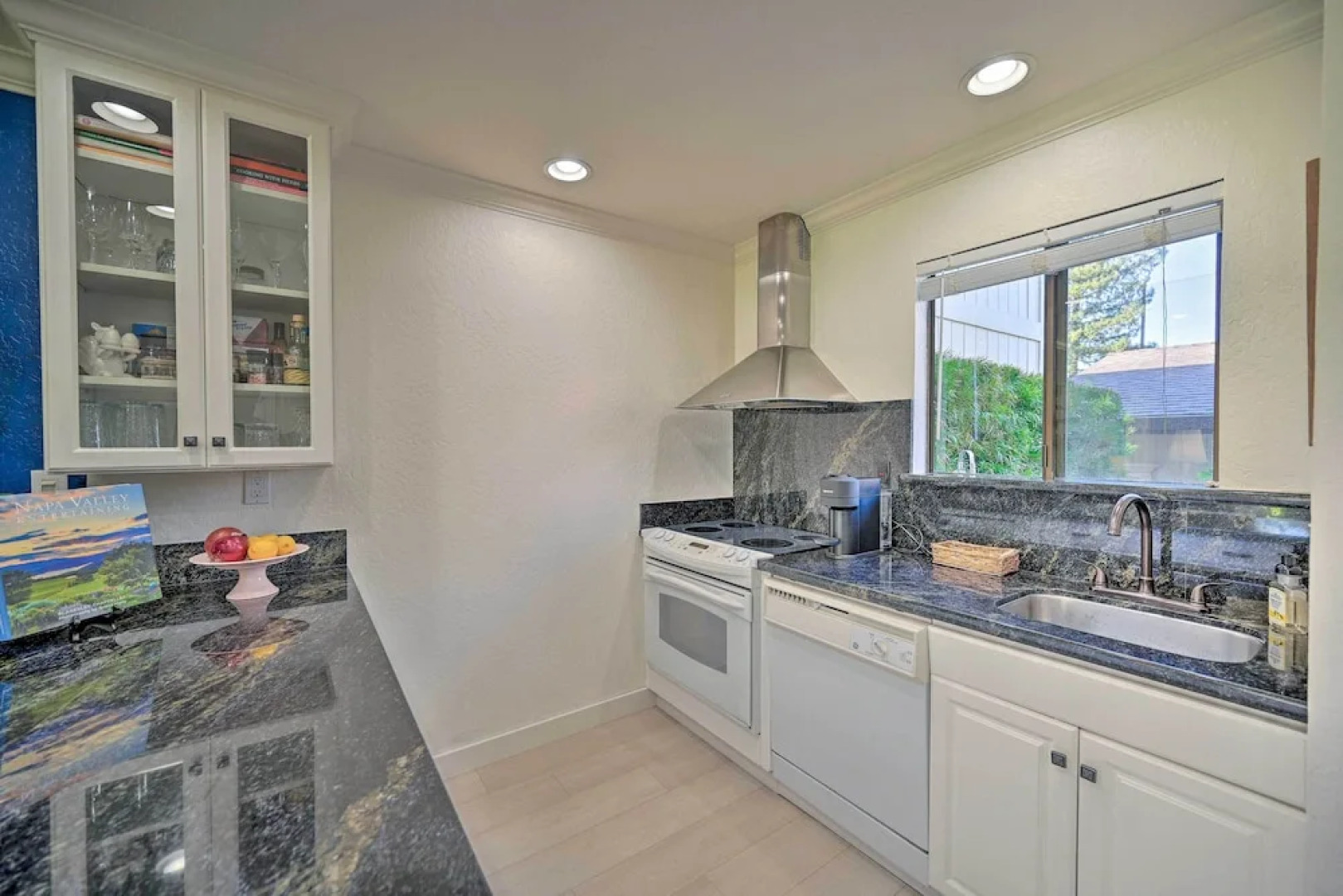 Bright & Airy Napa Condo W/patio on Golf Course!