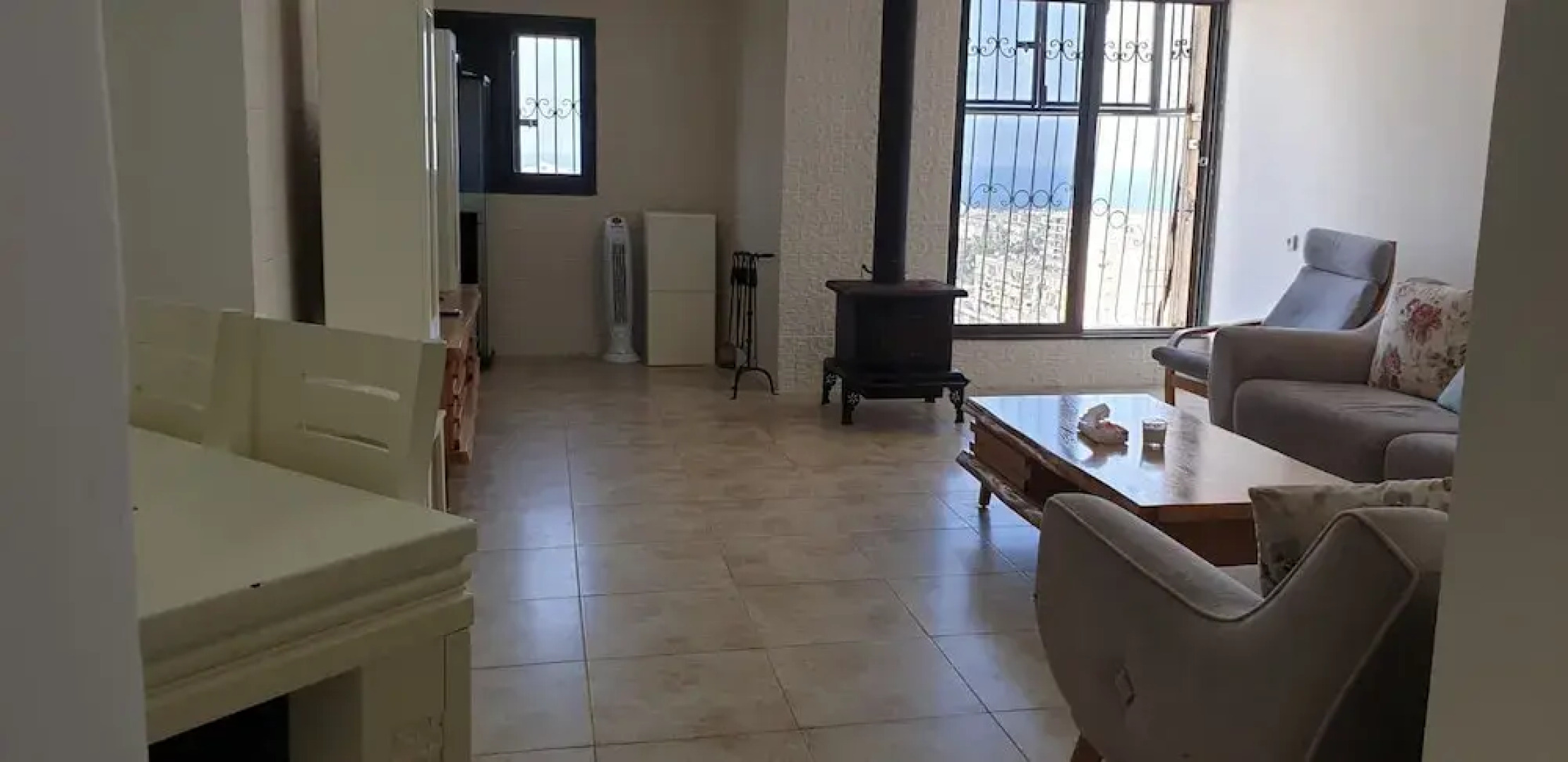 Roomy Apt. w Seaview Fireplace & Netflix