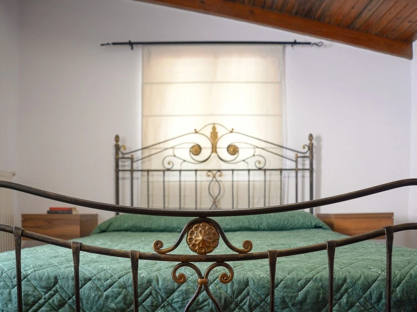 "sifakis Gorgeous Stone House"