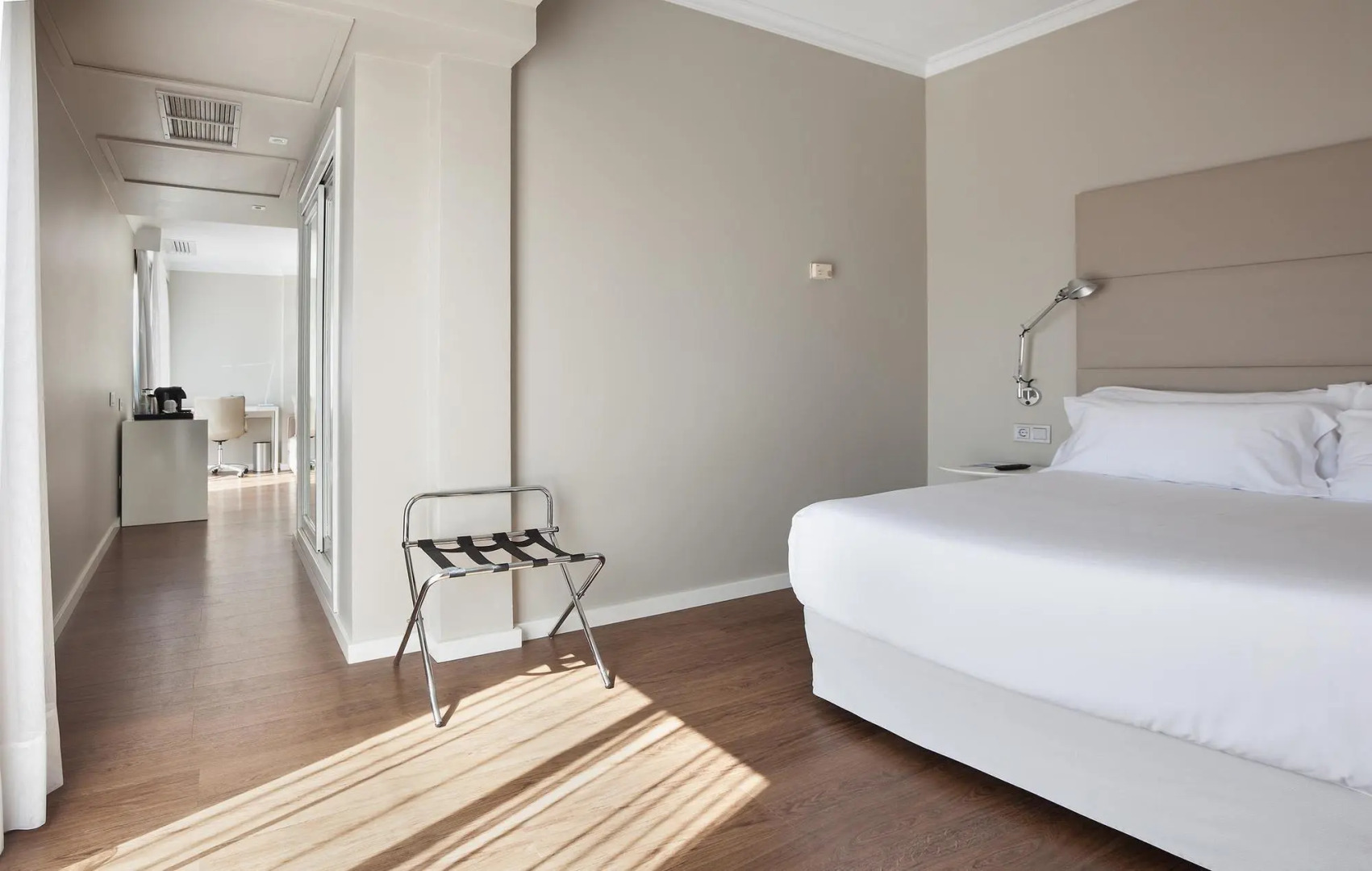 Отель NH Las Palmas Playa las Canteras