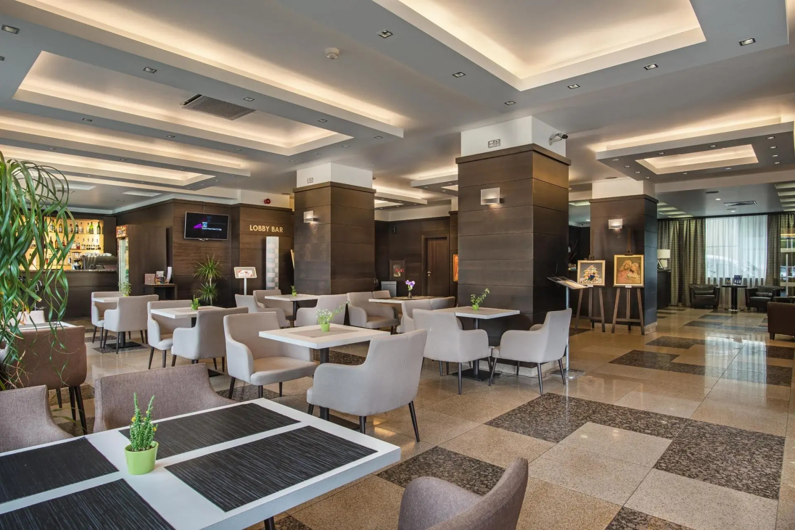 Rosslyn Central Park Hotel