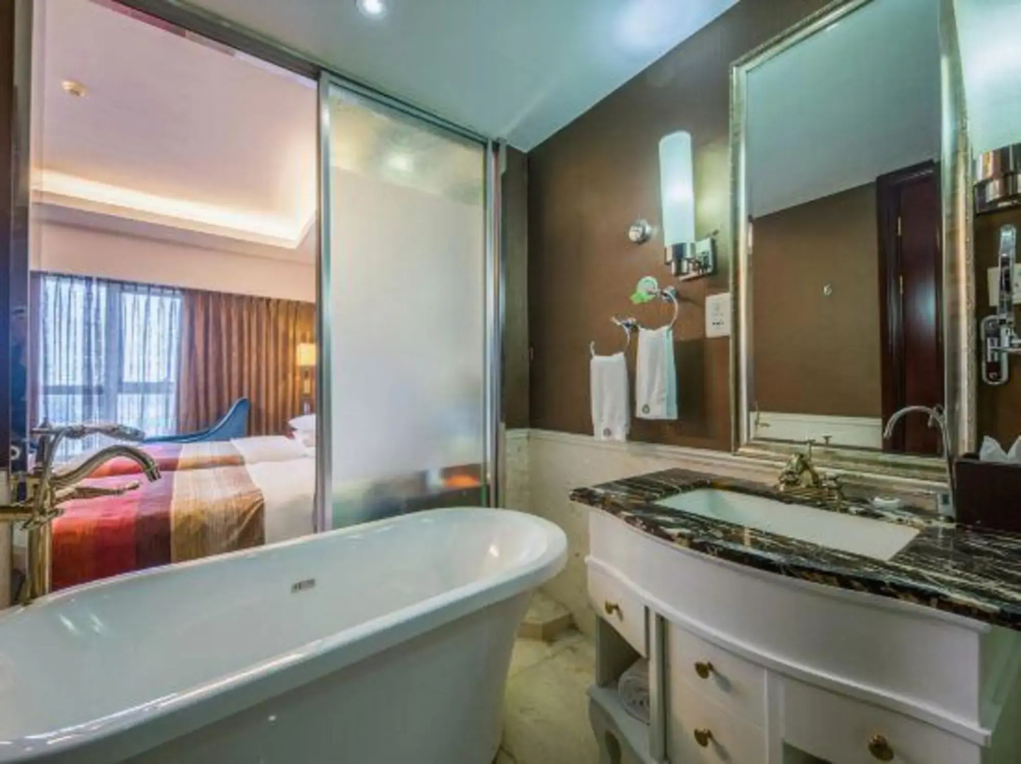 Long You West Lake Hillview International Hotel