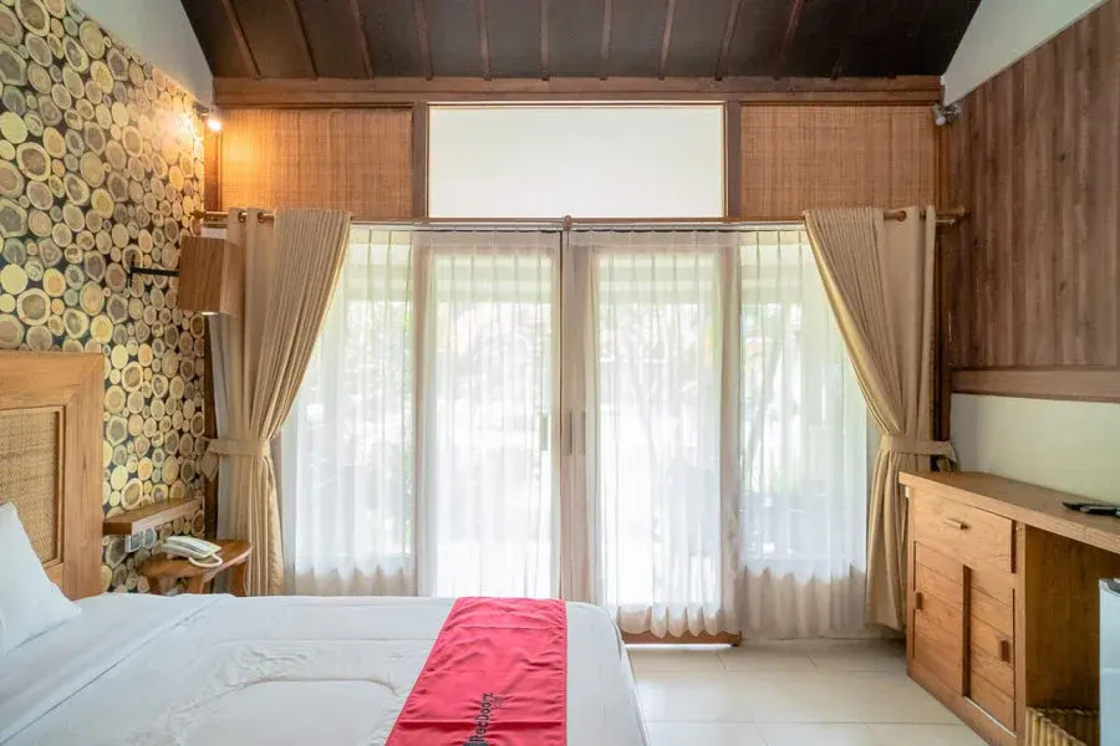 RedDoorz Plus @ Raya Senggigi Lombok