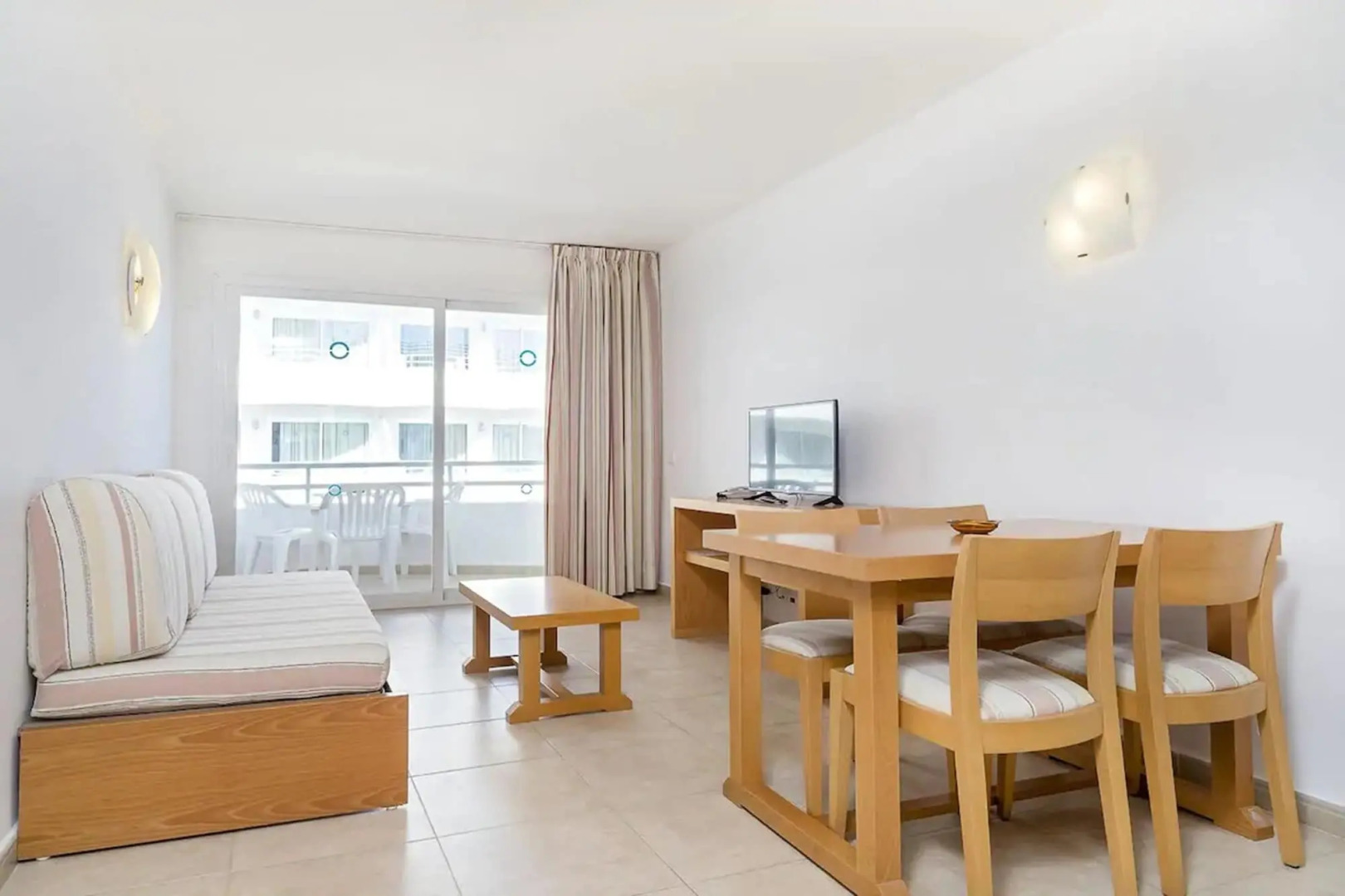 Apartamentos Mar y Playa