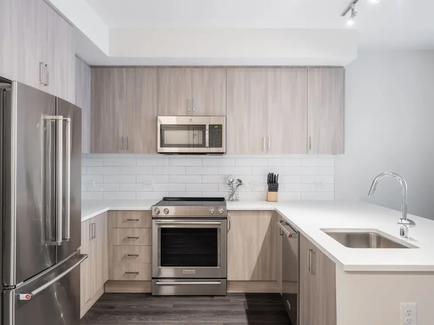 Global Luxury Suites at Bethesda Metro