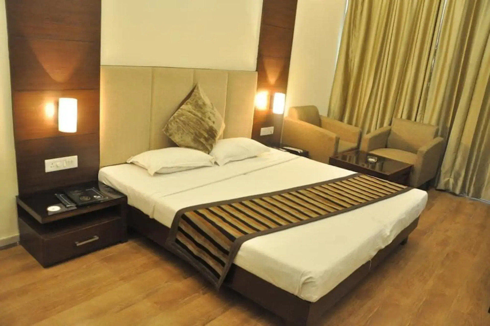 OYO 1832 Hotel Parbhat Inn