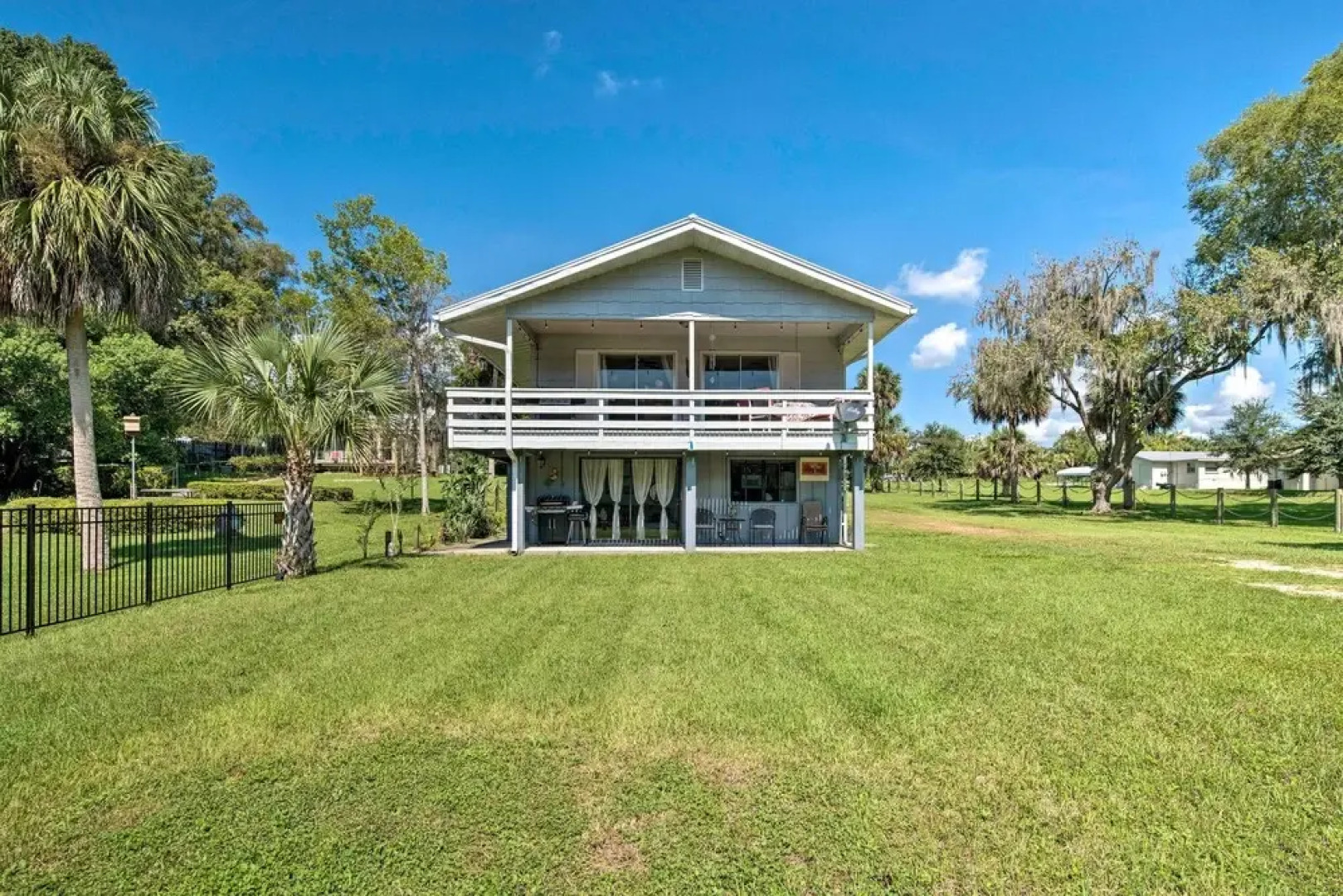 Docks + Balcony: Peaceful River Abode in Dunnellon