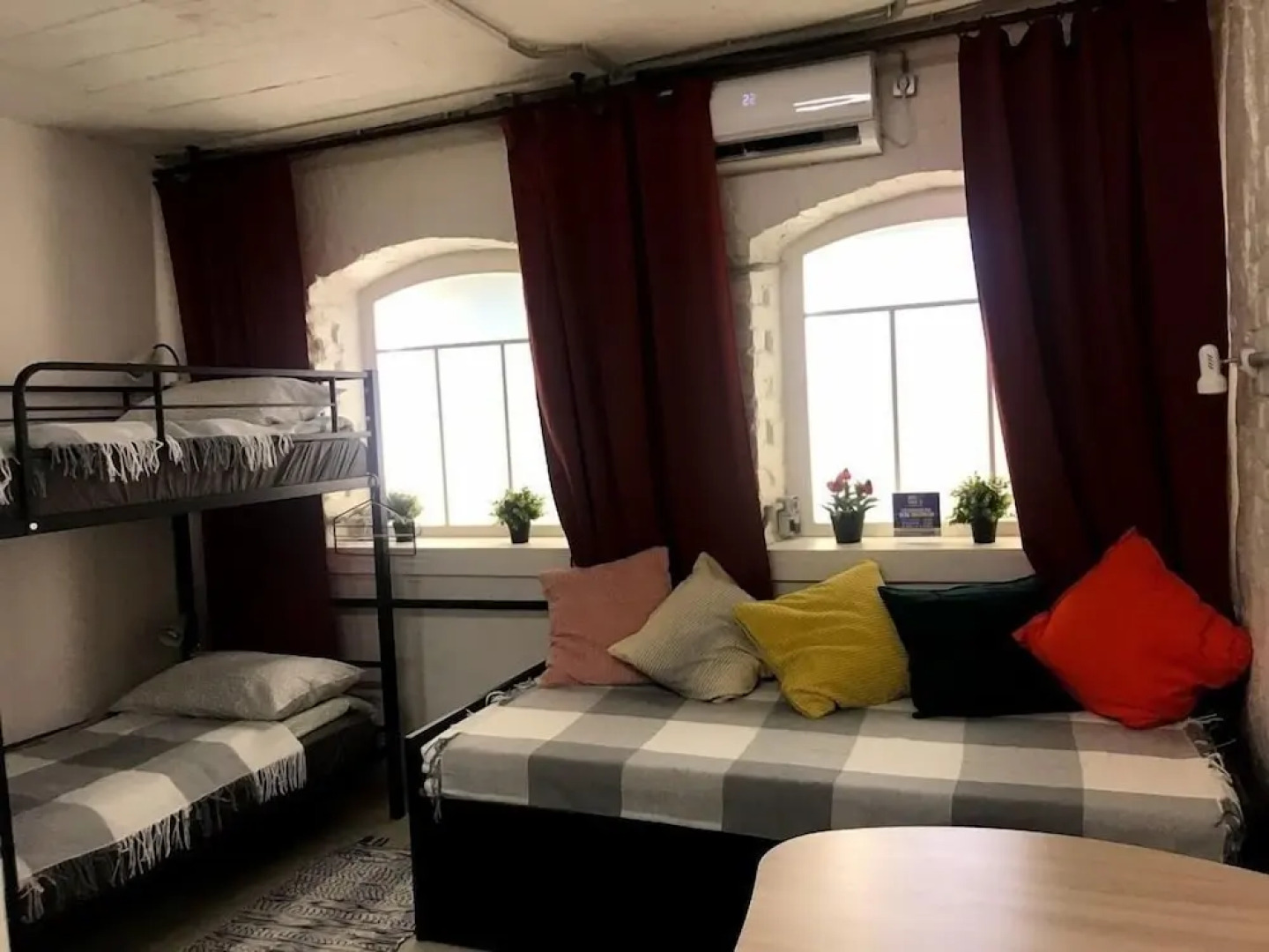 Апартаменты в центре на ул. Пологой, 17