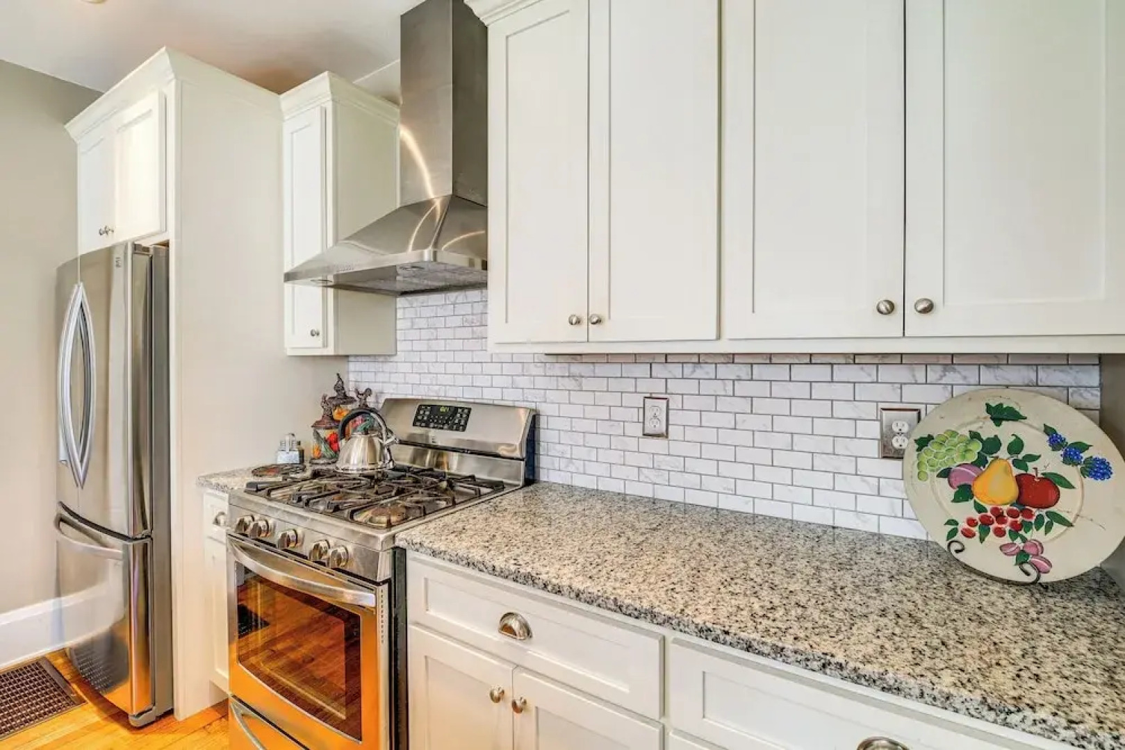 1 Mi to Dtwn: Bristol Cottage w/ Hot Tub & Grill!