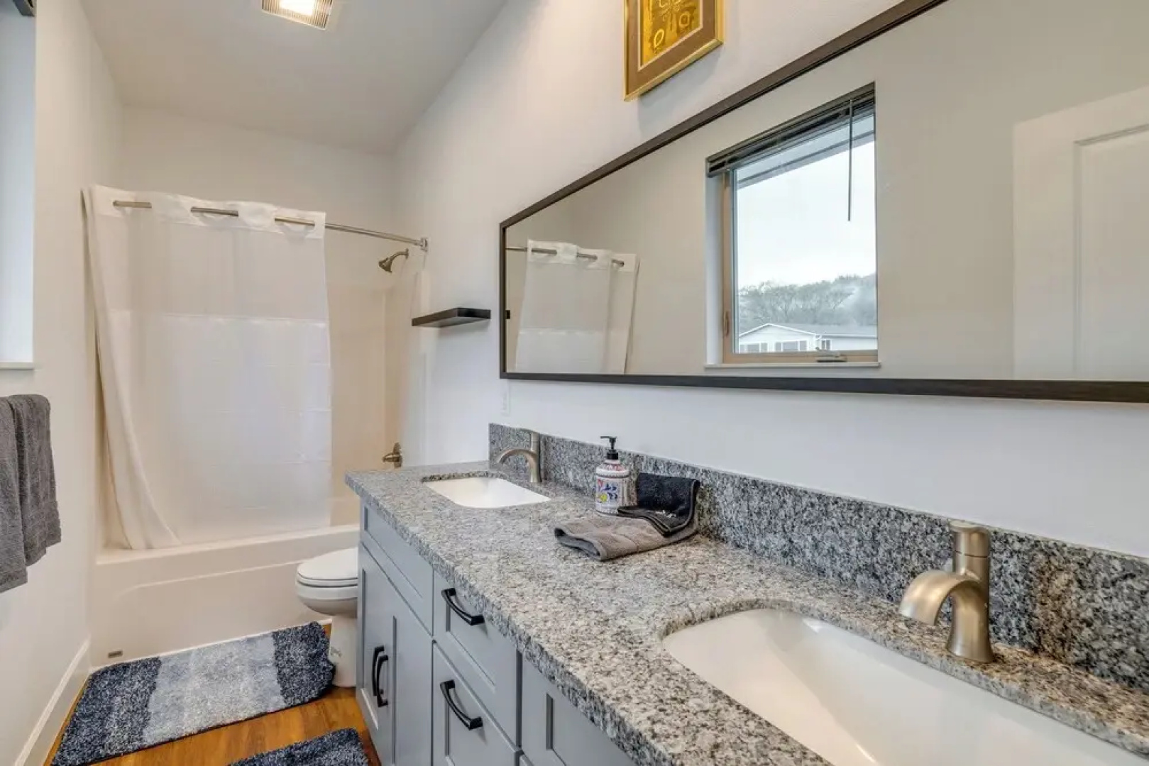 Walk to Marina: Tillamook Bay Apt w/ Water Views!