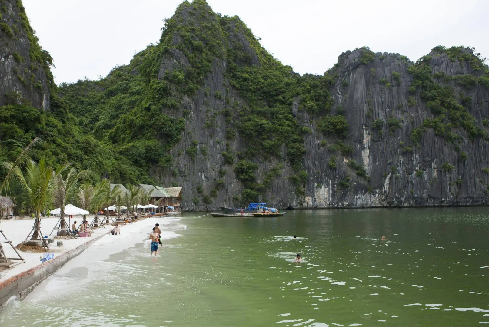 Cat Ba Sandy Beach Resort