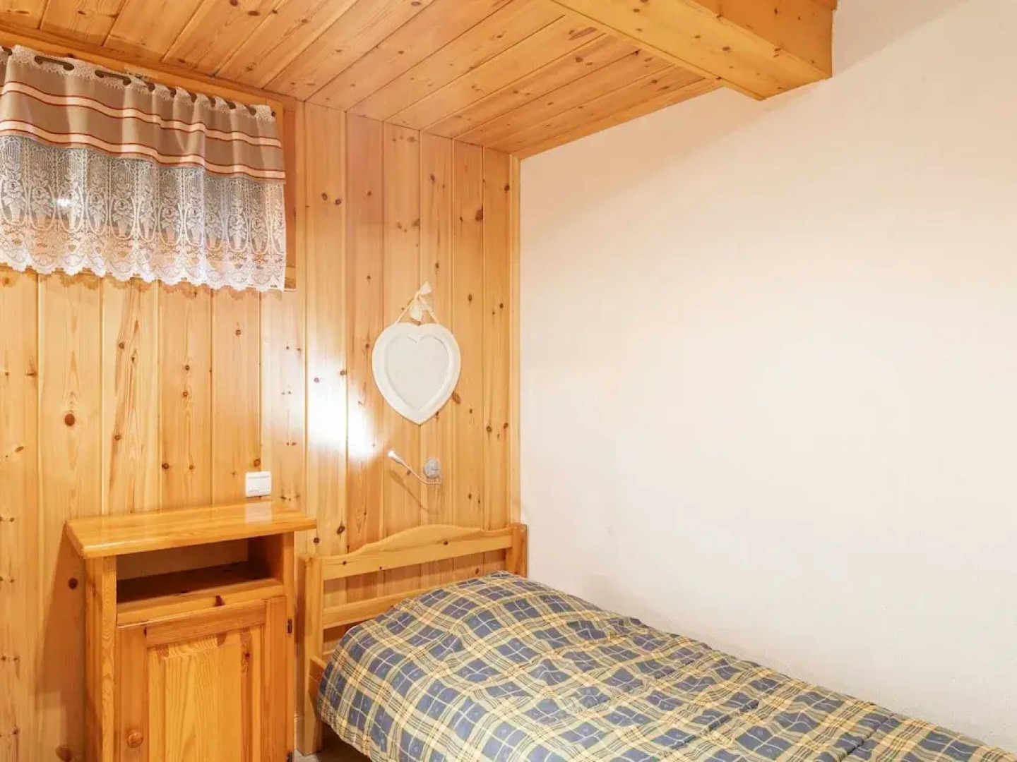 Spacious Holiday Home Near Center of Champagny