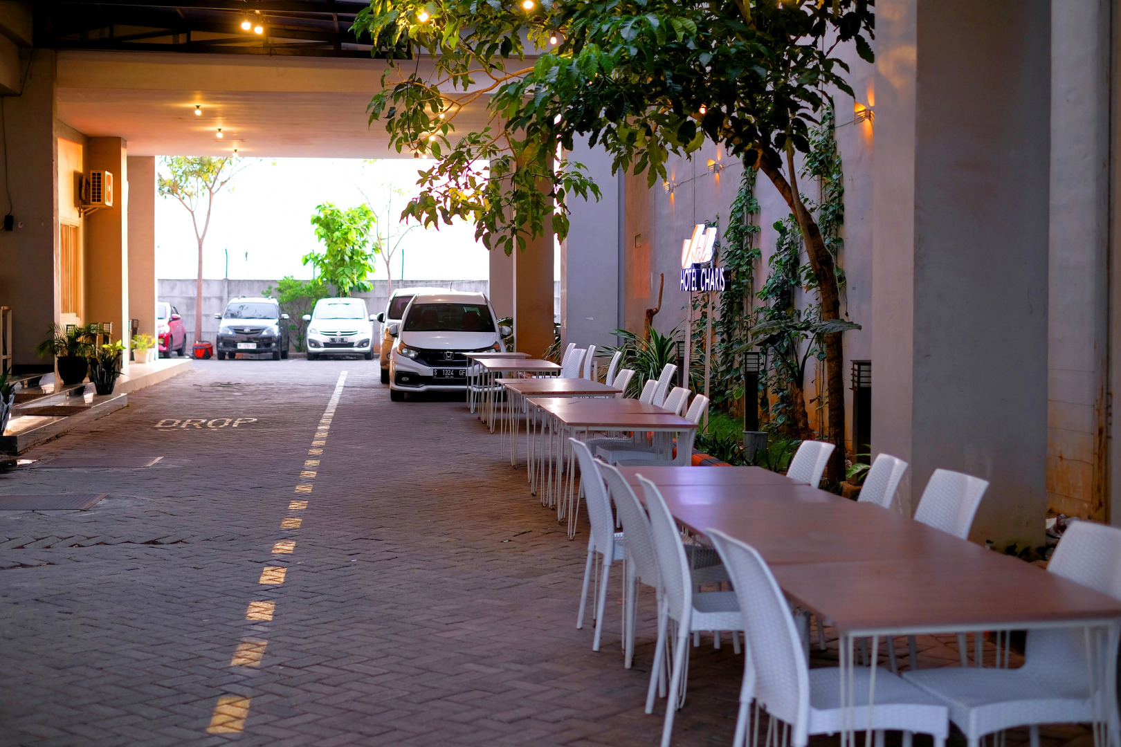 De La Charis Hotel by Waringin Hospitality