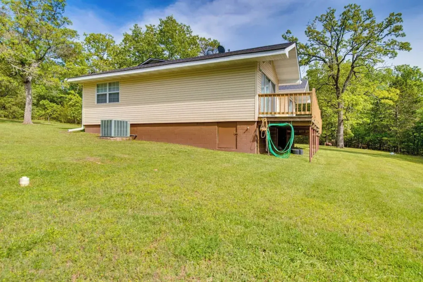 Spacious Mountain Home Retreat Near Norfork Lake!