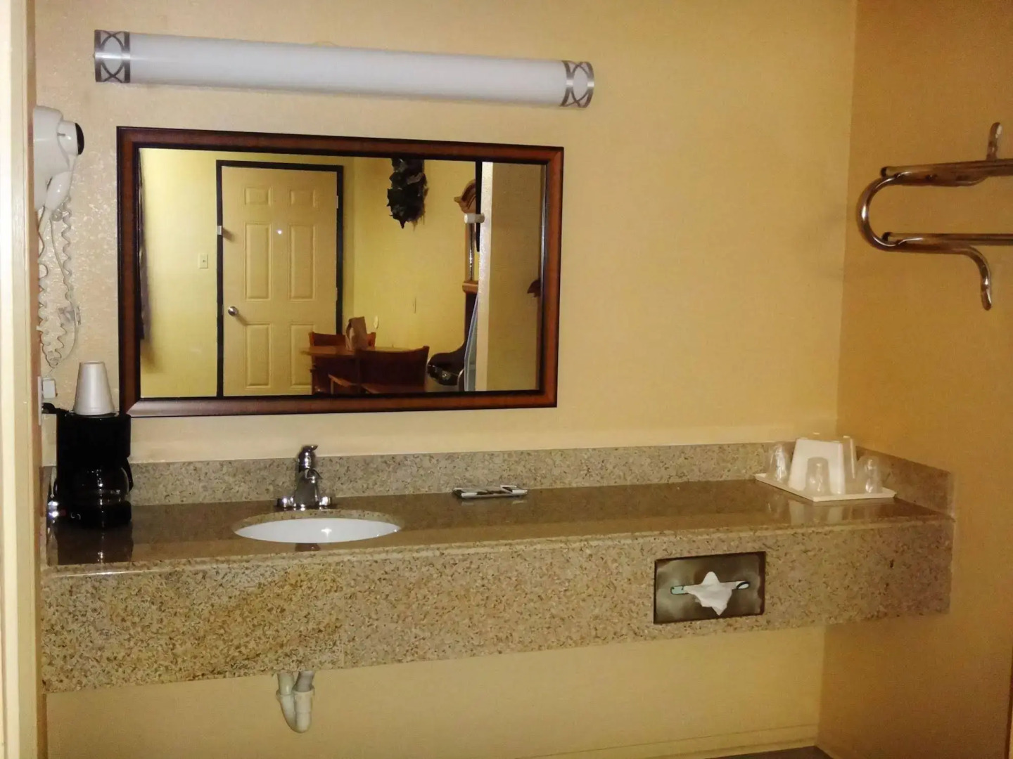 Freer Executive Inn and Studios