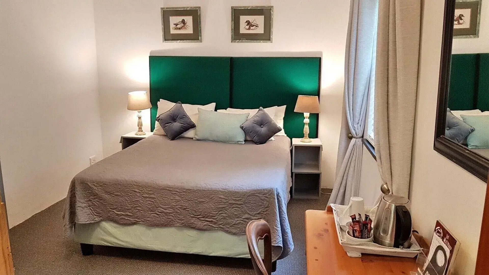 Six Valk Avenue Guest House