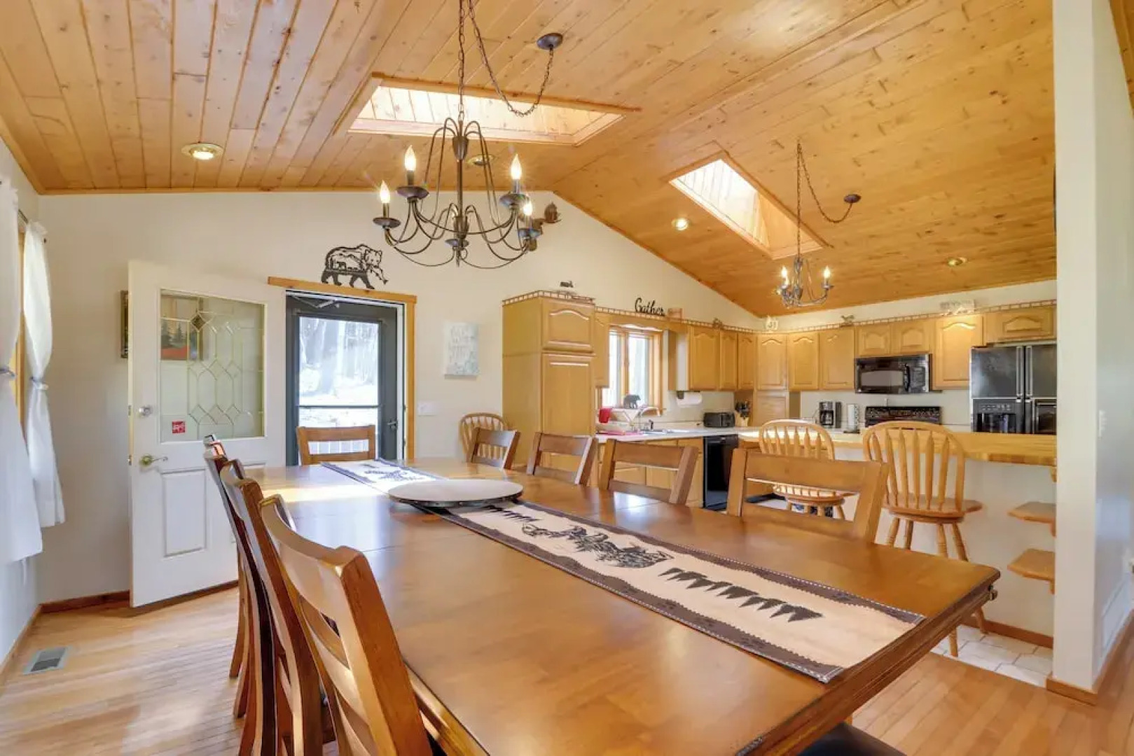 Lovely Terra Alta Cabin < 1 Mi to Alpine Lake