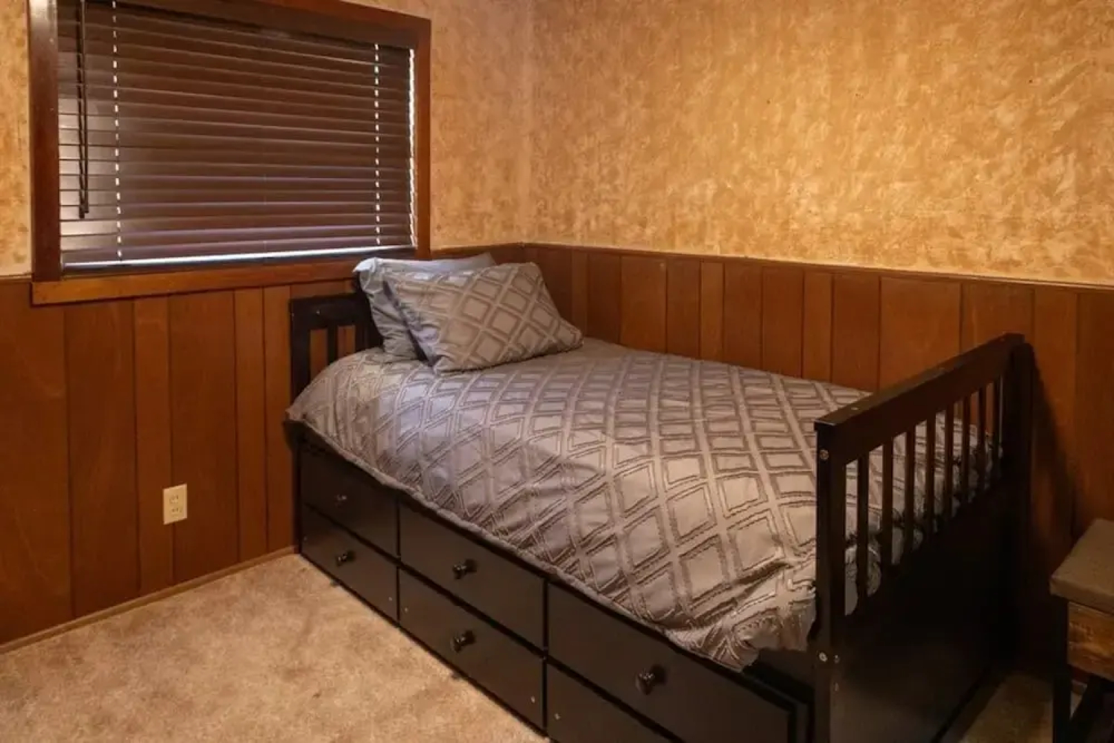 Nature's Bounty Cabin: Explore, Relax, Reconnect 3 Bedroom Home by RedAwning