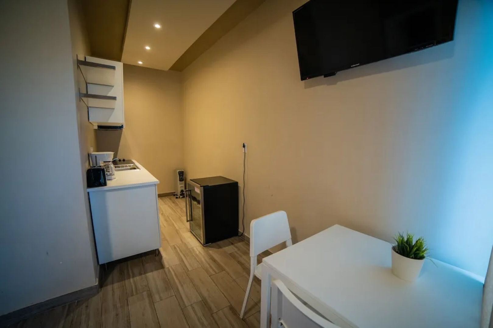 California Comfort and Suites