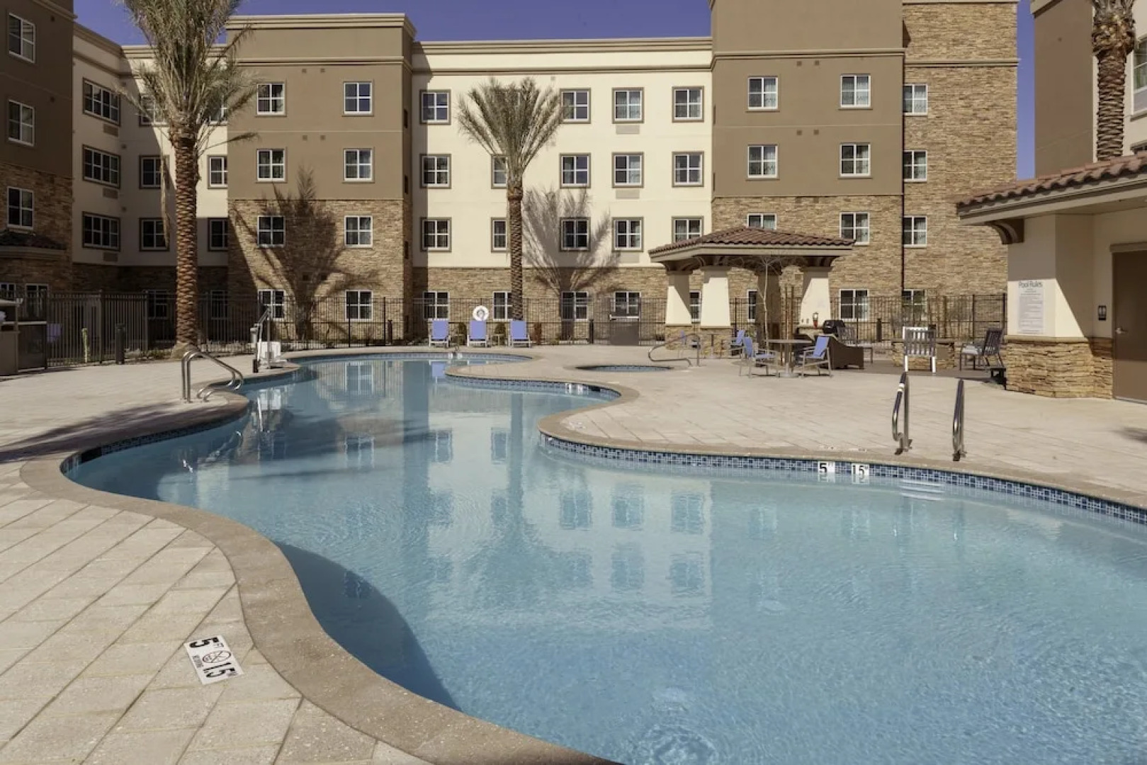 Holiday Inn Express & Suites Phoenix East Gilbert an IHG Hotel