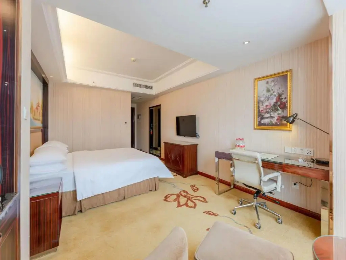 Vienna International Hotel (Zhumadian Huayuan Xuefu)