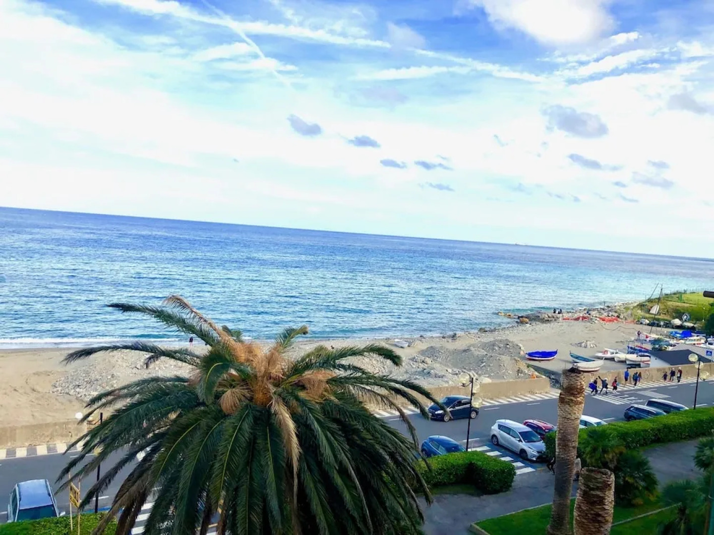 Leo Seaview Apartment