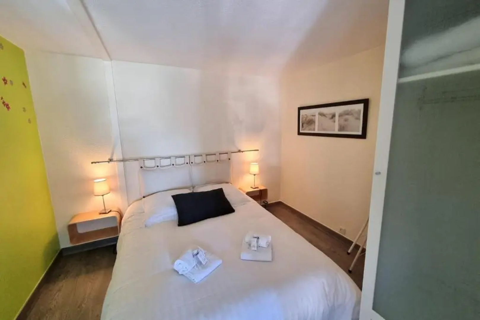 Bright 75 M With Balcony View On The Port