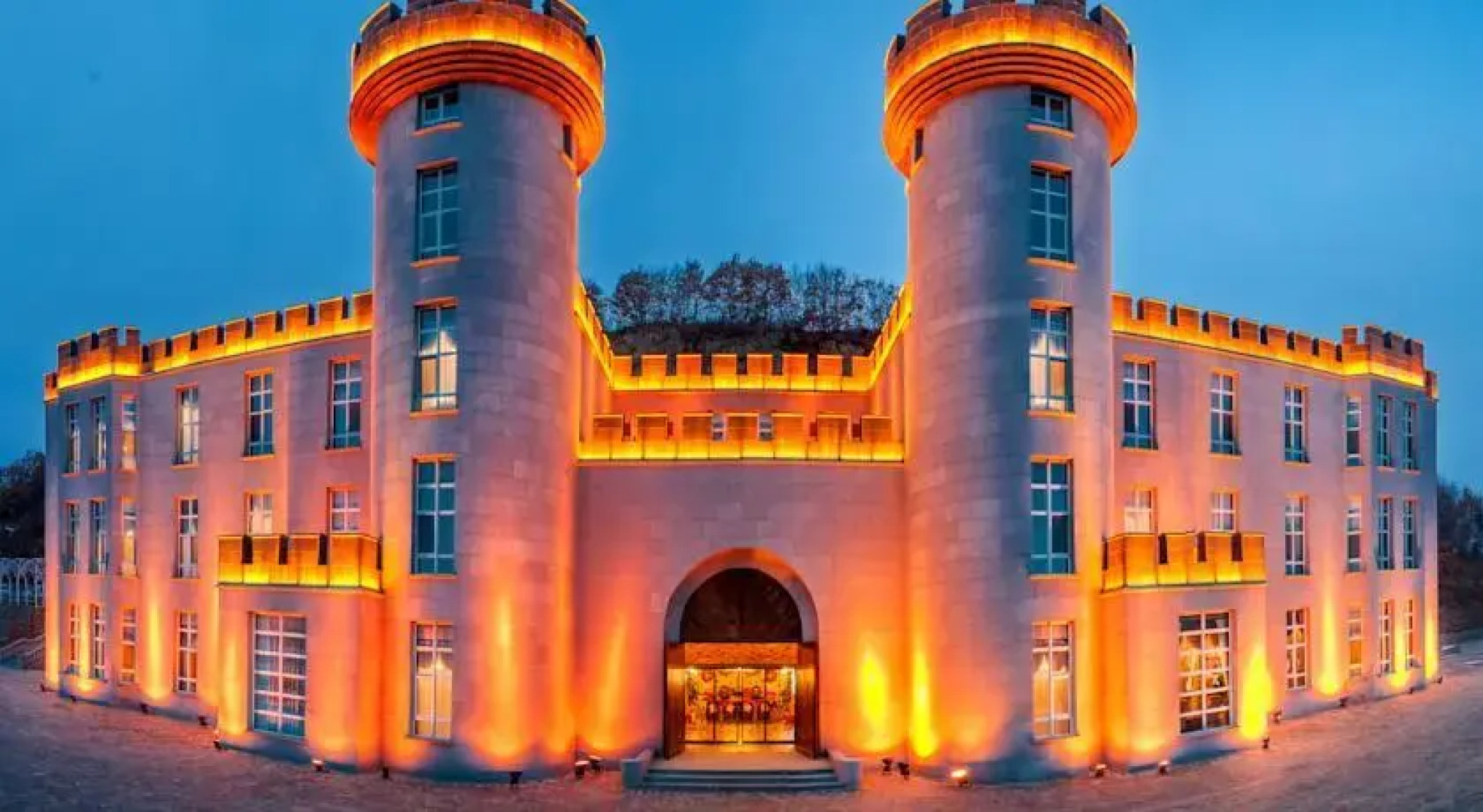 Dynasty Wunvshan Ice Chateau