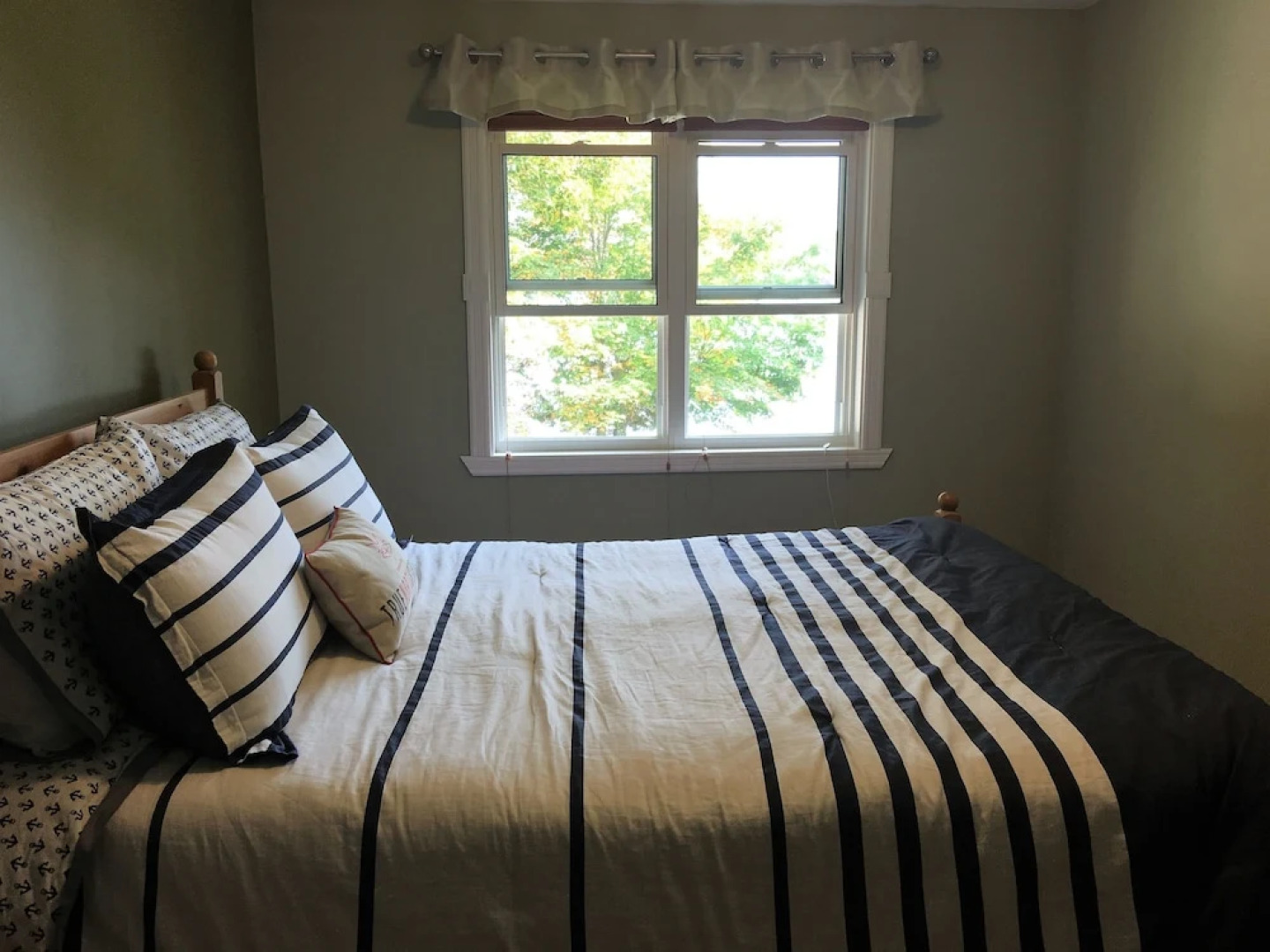 TO Stays - Waterfront Lake House Retreat