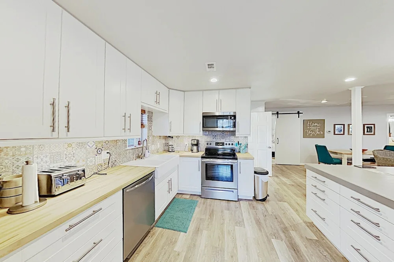 Lakefront Oasis W/ Private Dock & 23 Boat Slip 3 Bedroom Home