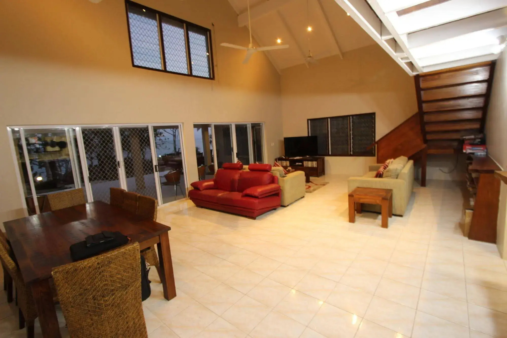 Vila Del Mare Beachfront Resort