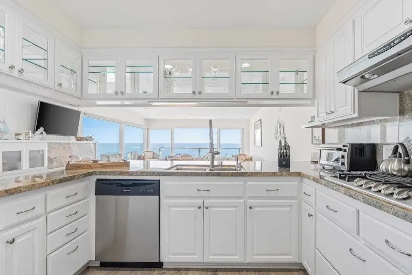 Big Rock Beach Retreat With Oceanfront Balconies, Direct Beach Access & Sweeping Sunset Views Pacific Coast Outlook by Avantstay