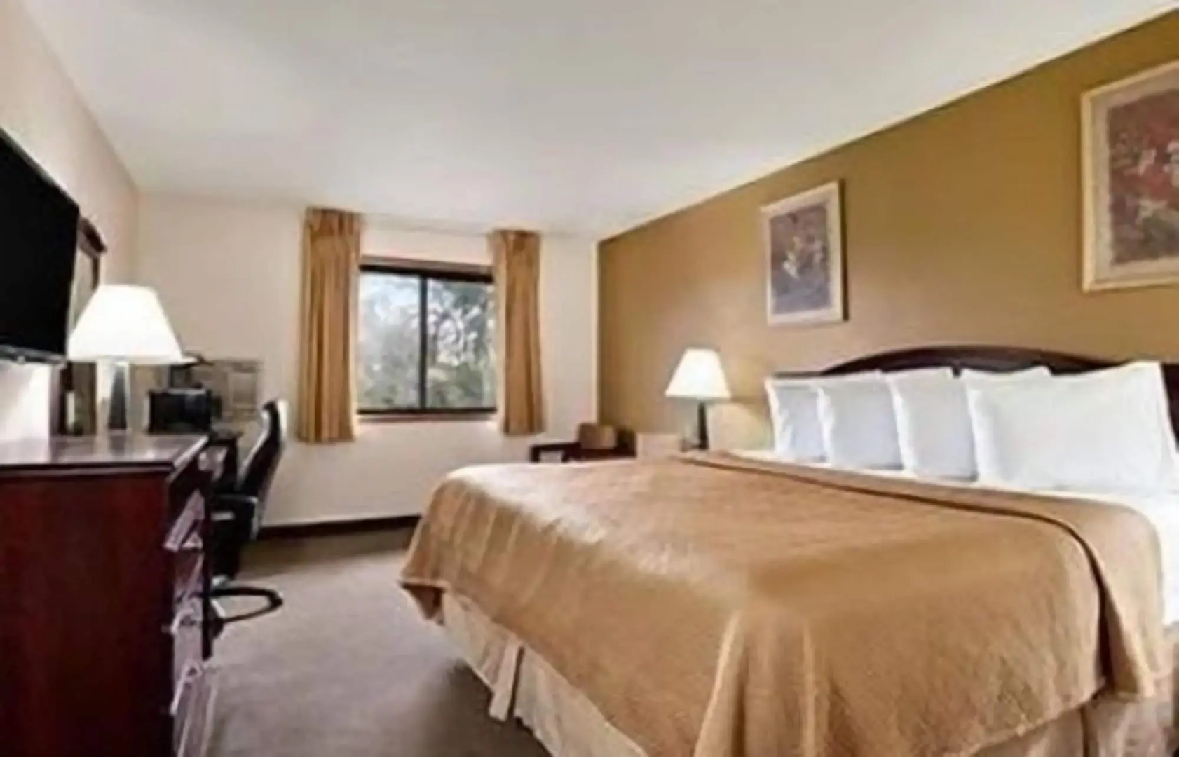 Travelodge by Wyndham La Porte/Michigan City Area