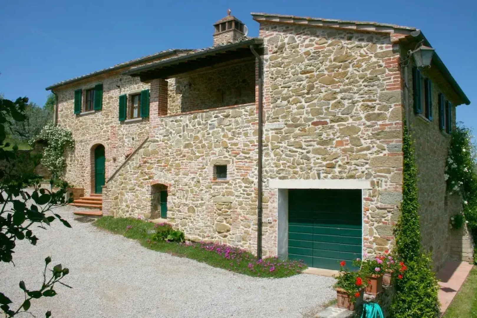 Wonderful private villa with WIFI, private pool, TV, pets allowed and parking, close to Arezzo