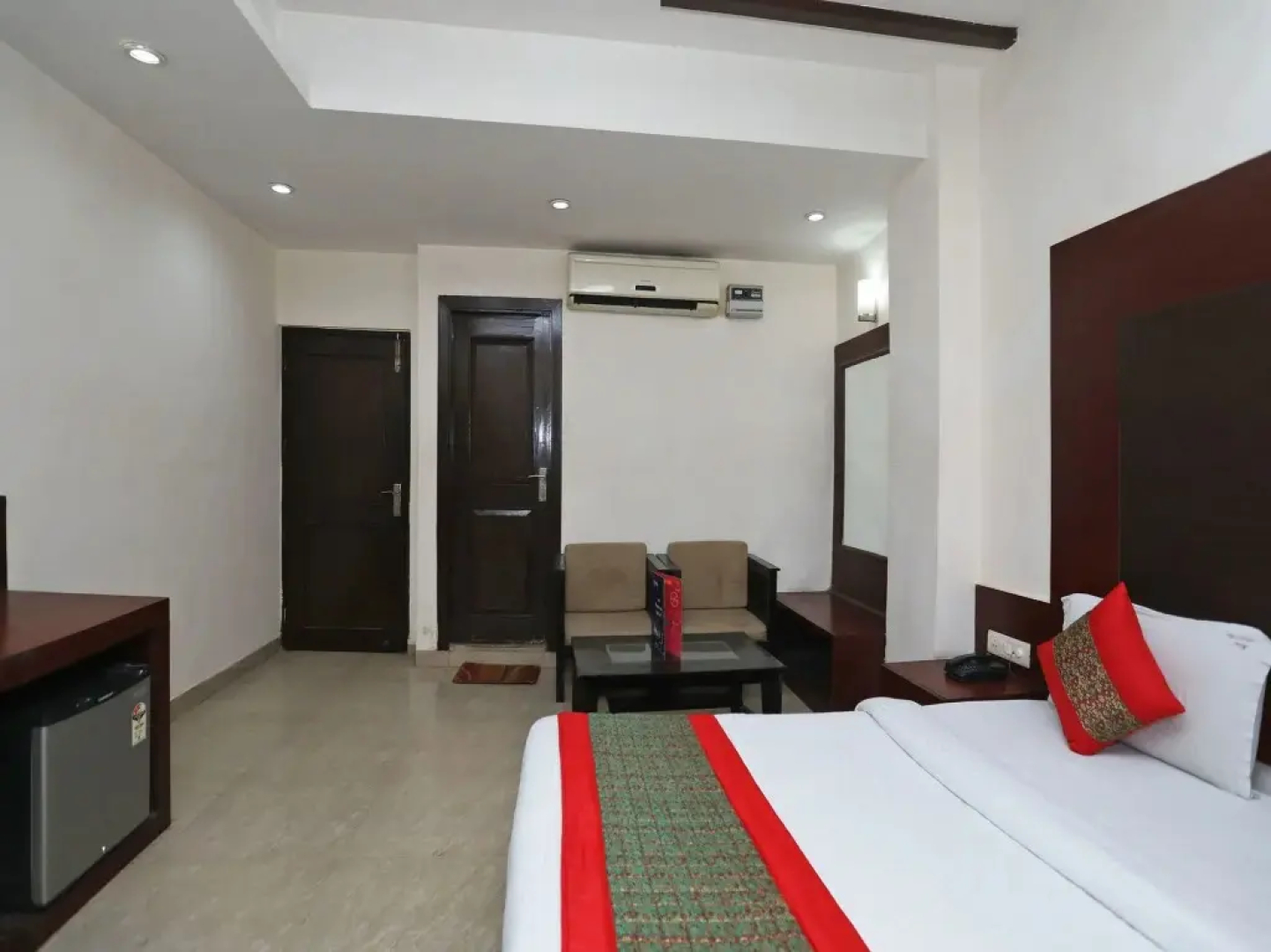 OYO Premium Swaroop Nagar