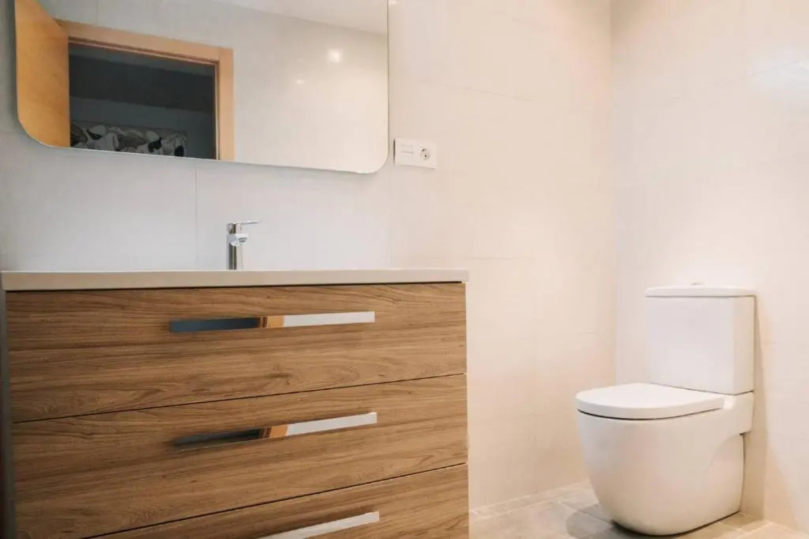 Apartamento luminoso cerca del mar y la montaña