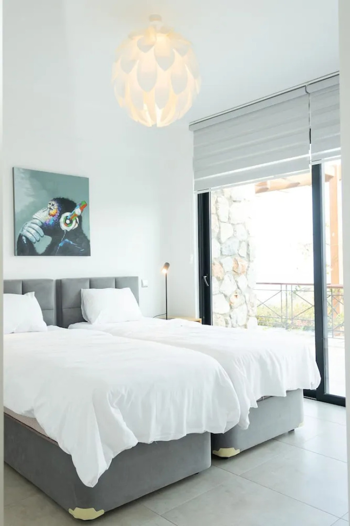 Modern and Luxurious Apartment in a Prime Resort