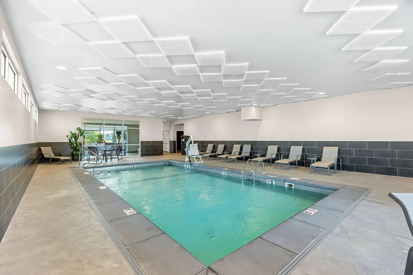 Best Western Plus Bolivar Hotel & Suites