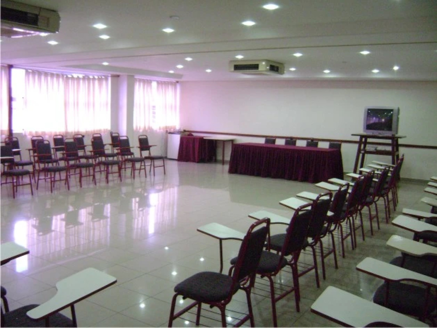 Victoria Plaza Hotel