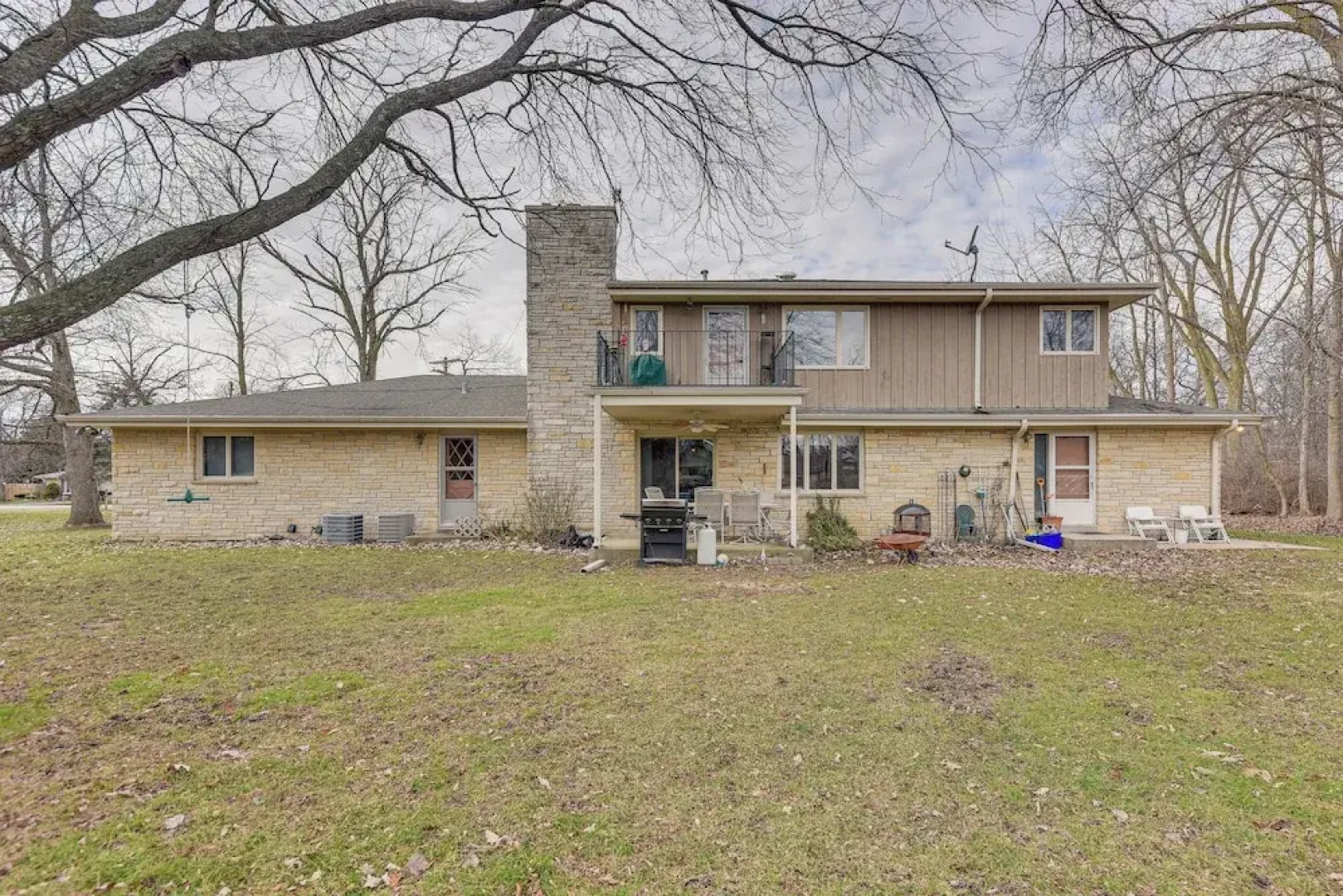 Convenient Racine Home: 4 Mi to Lake Michigan!