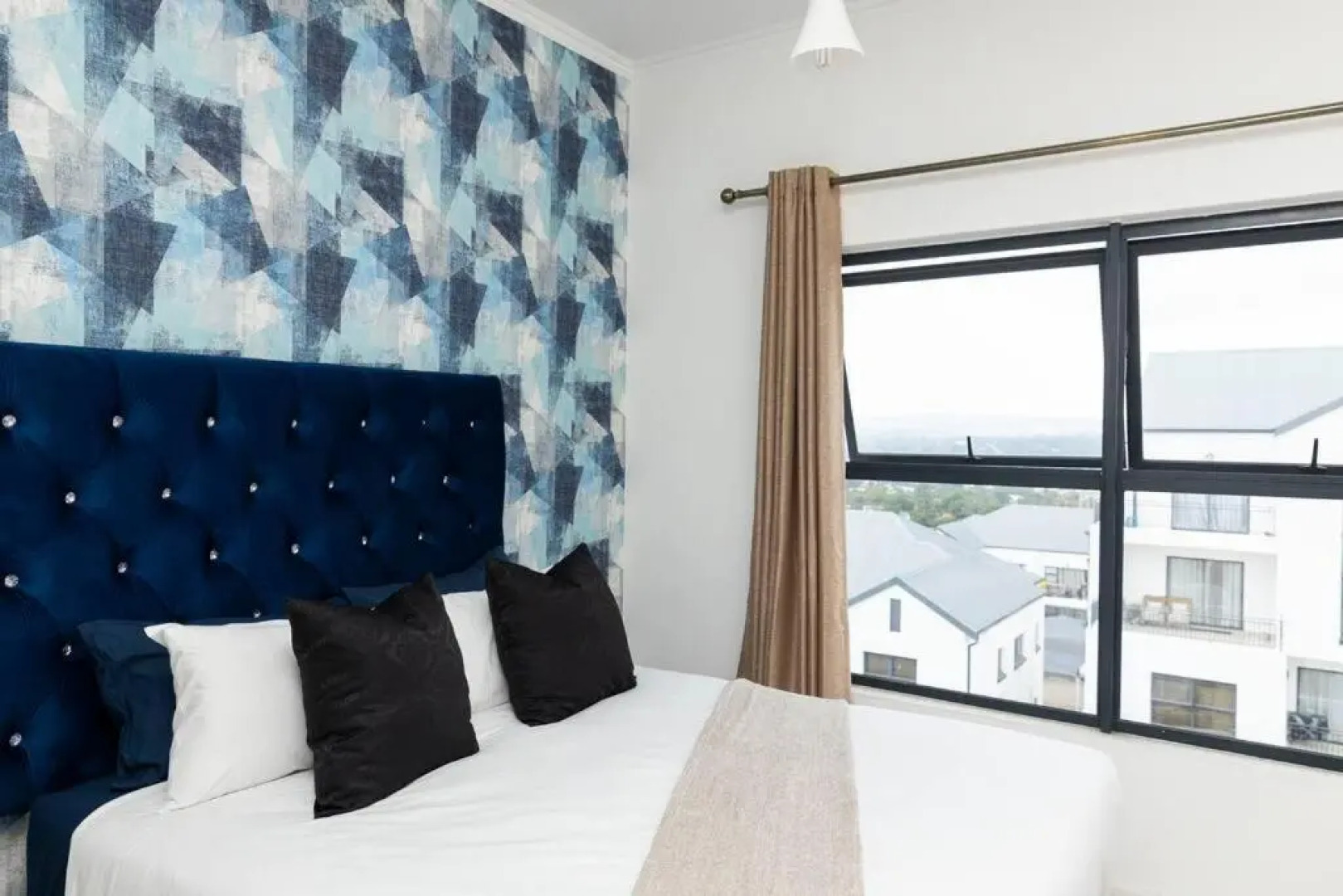 Alimama Spaces: the Manson's Greenstone